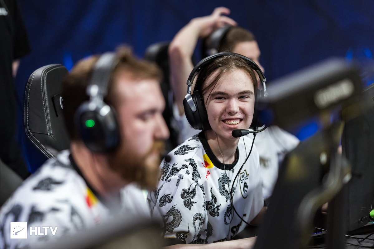 在禁区内接 在禁区内接